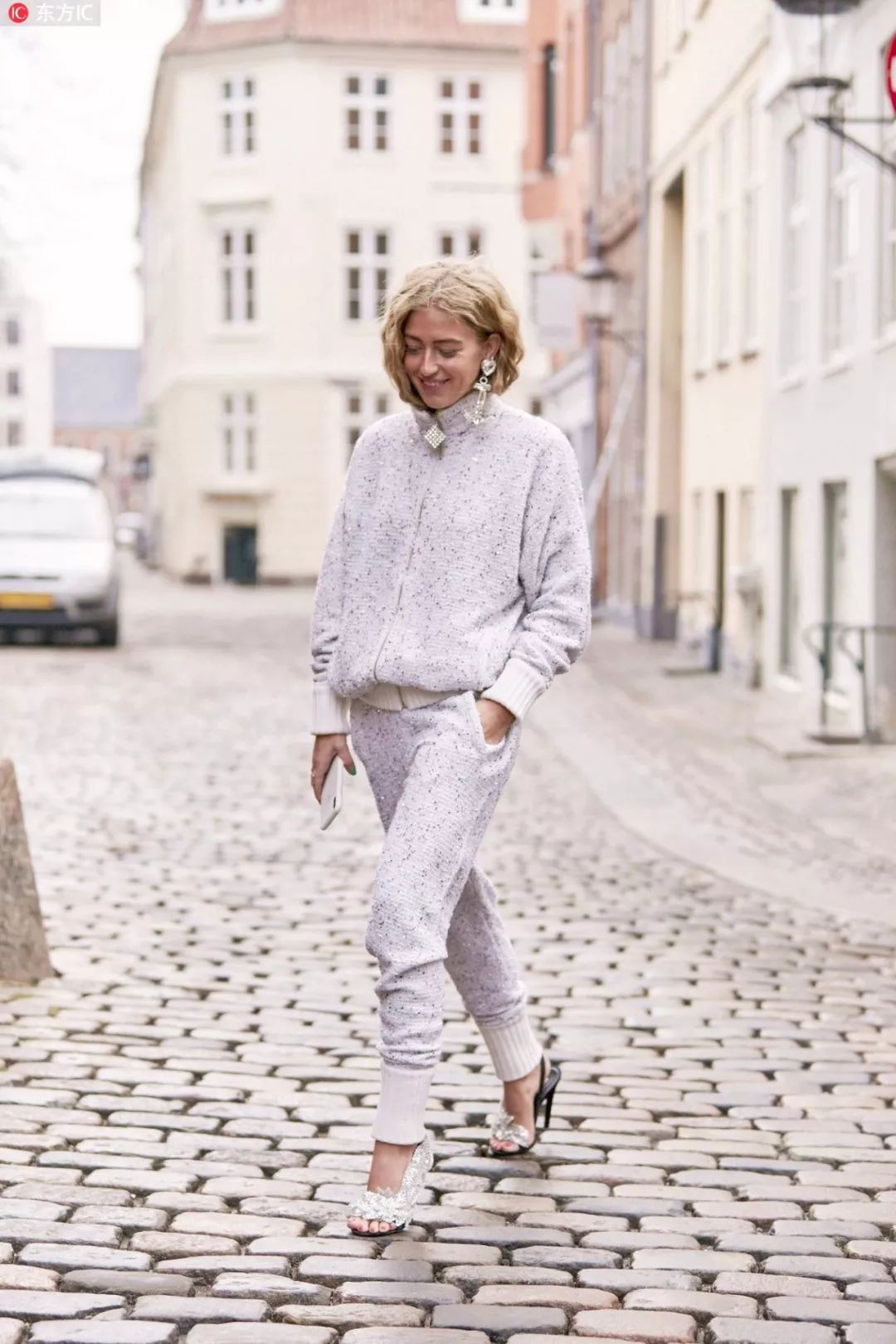 编辑实测：带大耳环耳朵疼不疼？