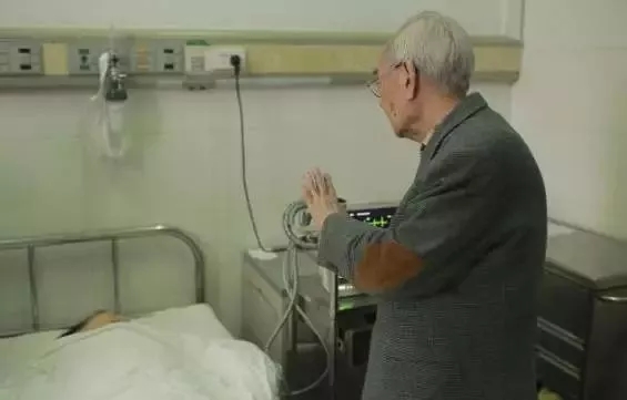 94岁医学教授遗体捐赠,96岁院士把百万奖金全捐