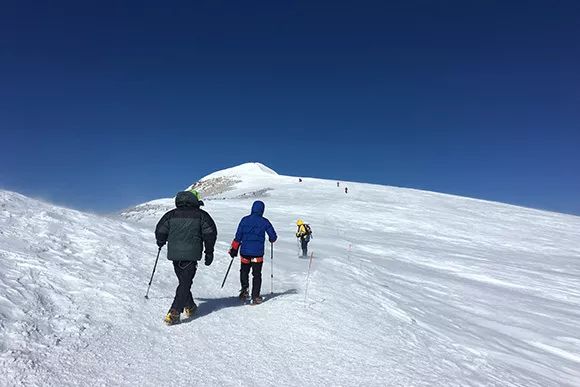 欧洲最高峰乞力马扎罗 (欧洲最高峰厄尔布鲁士峰)
