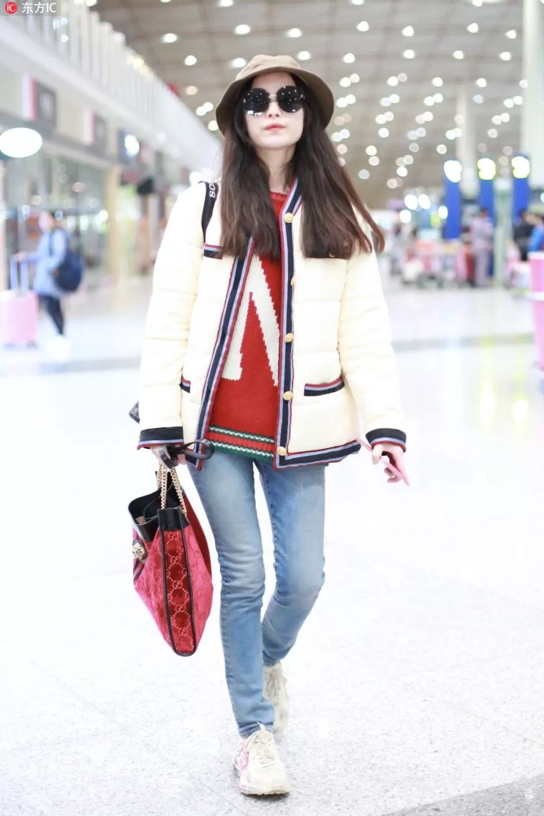 明星穿高级感针织开衫,明星同款街拍针织开衫