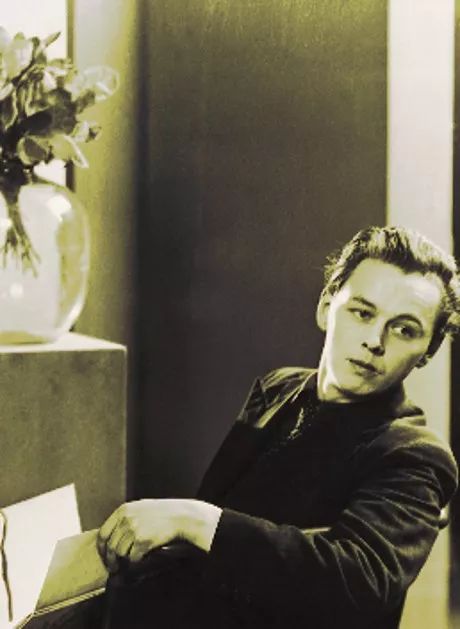 这位大师生于1906年，为何被视为AI艺术先驱？