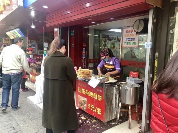 煎饼摊能赚多少钱,摆摊做杂粮煎饼赚钱吗