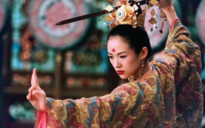 她究竟应该维持逼格，还是成为真实的自己？