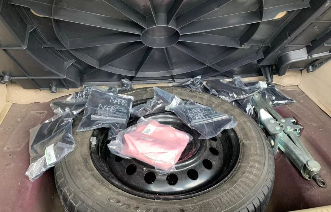 “神仙水”藏轮胎里想蒙混过关？海关：NO!我们有电子眼！