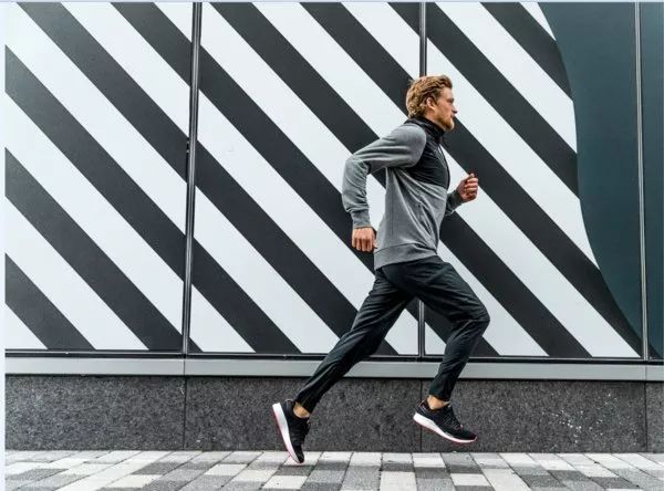 美通社企业新闻汇总｜2019.3.5｜天猫目标今年增1000个美妆品牌；特步设合资公司引进美国迈乐及圣康尼