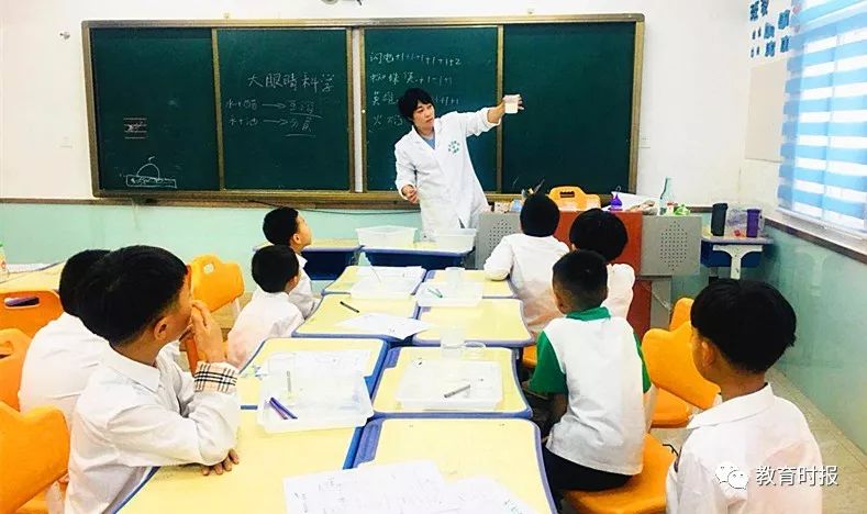 Hey，哈敦！你为学生努力的样子真美