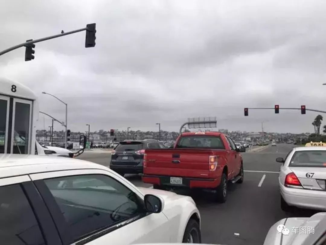 国产车发动机舱空空的,为什么有些车发动机舱空空的