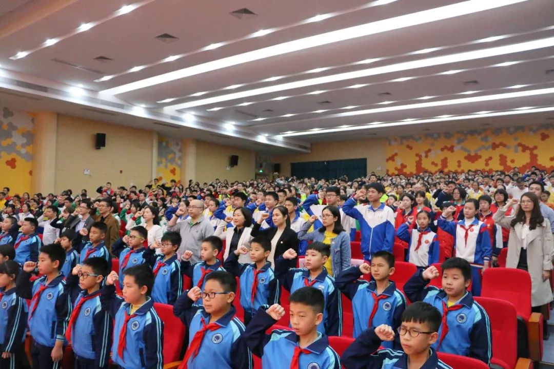 平凡中的不平凡有幸做一名志愿者,我是一名平凡的志愿者