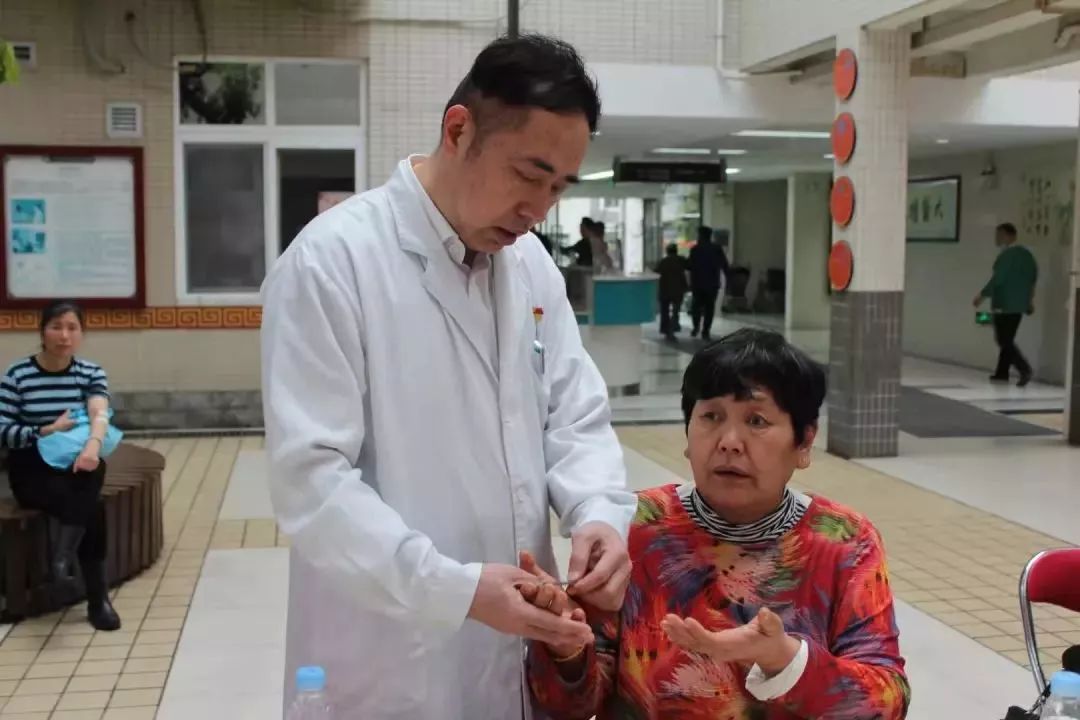 广东省第二中医院黄埔医院康复科,广州黄埔中医院骨科专家门诊