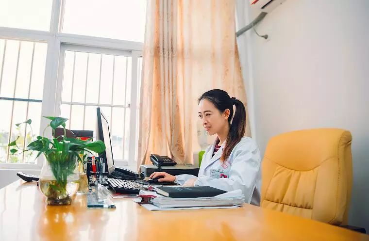 创业“她”故事|邱美华：像儿女般尽孝心的“美”院长