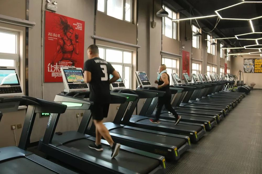 健身广告火遍哈密，激励无数人走入健身房！猜到了结局，却被惊艳到了！