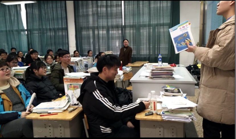 鎰熸仼姣嶆牎鎯呰拷姊﹁丹瀛愬績,鎰熸仼姣嶆牎閫愭ⅵ鍓嶈