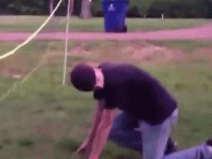 ▶昨天老妈教弟弟做作业，我弟不动脑筋思考，每道题都问...