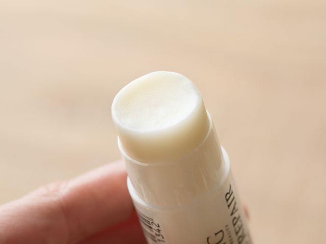 脚后跟干裂5元药膏,脚后跟干裂帮你一招解决