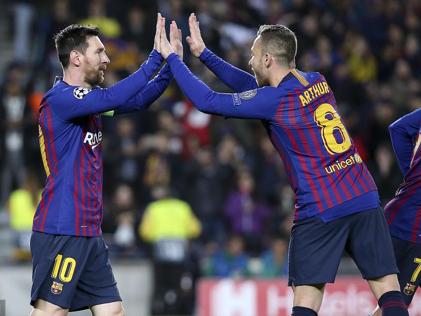 c罗请队友回家吃饭,迷你罗看c罗两百场国家队比赛