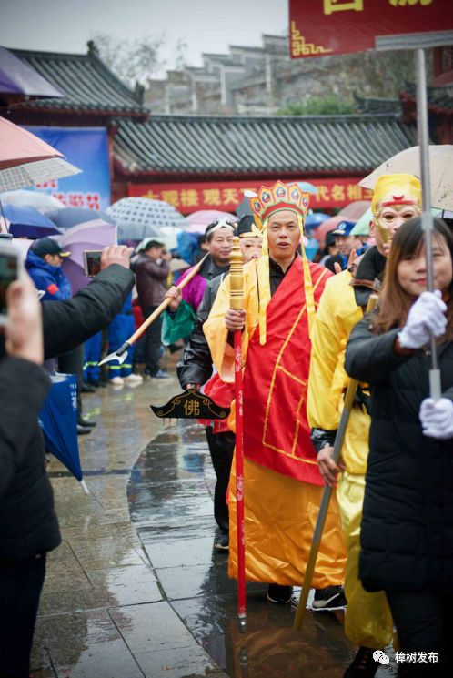 一位临江游子的故乡情：烟雨临江