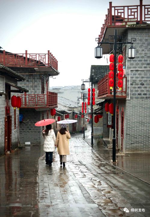 一位临江游子的故乡情：烟雨临江