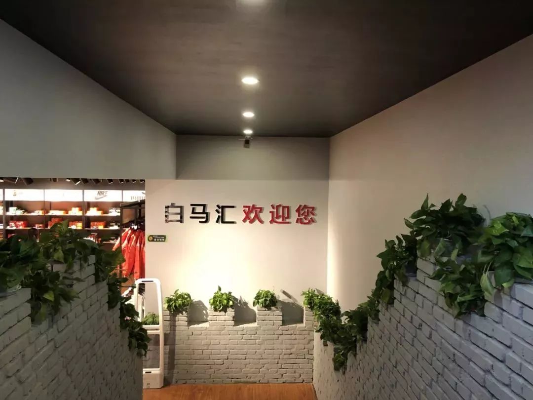 耐克运动鞋49元一双 (耐克运动鞋298元只卖一天)