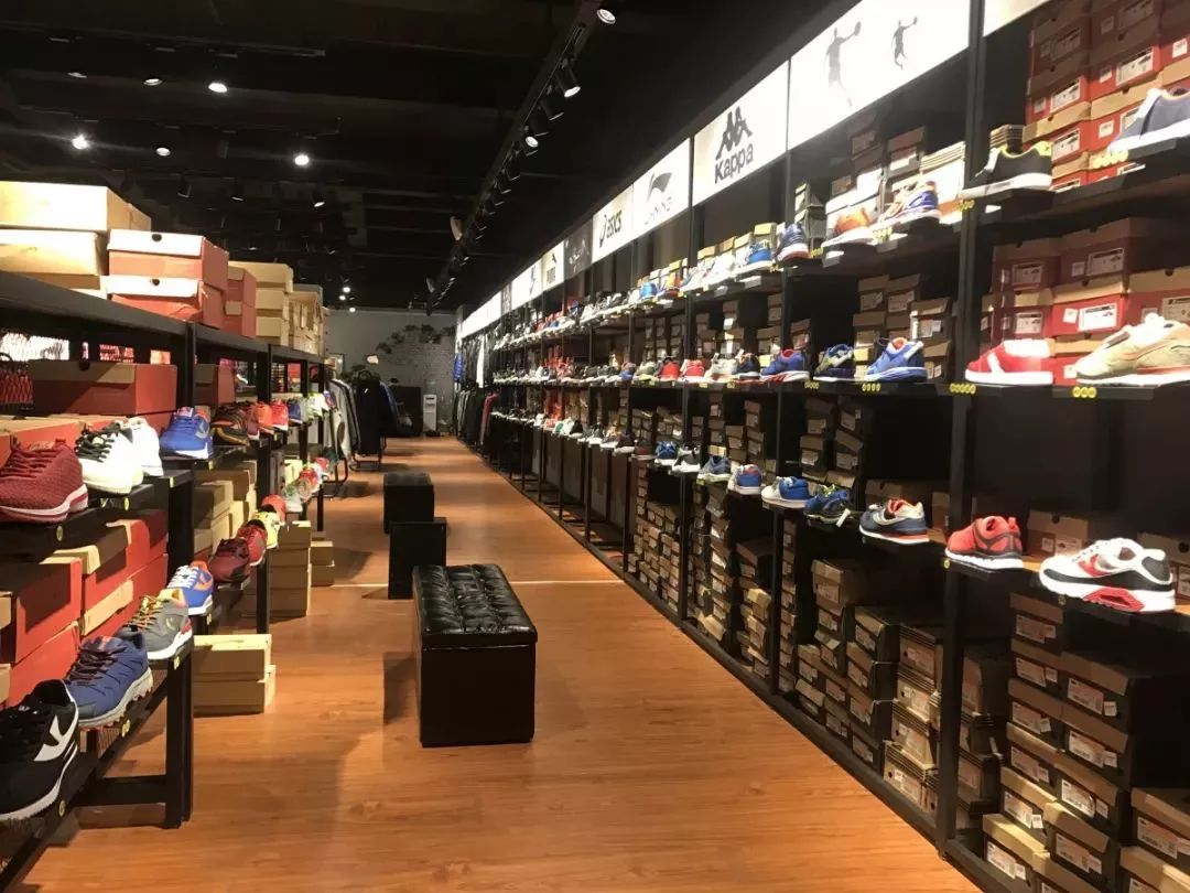 耐克运动鞋49元一双 (耐克运动鞋298元只卖一天)