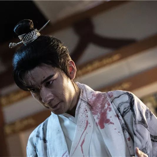 东宫女孩绝不服输,东宫女孩不认输的表现