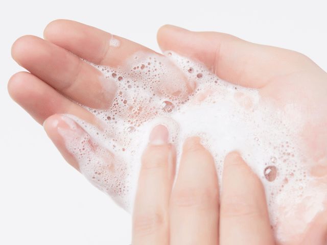 大卖45000瓶！涂上自带美颜的神器，白成一道光~