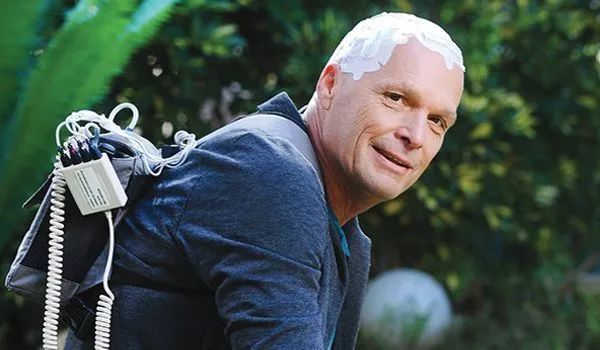 5年生存率翻番!这种全球范围内首次获批的电场抗癌黑科技,是脑部肿瘤治疗领域近10年来最大的突破丨奇点搜神记