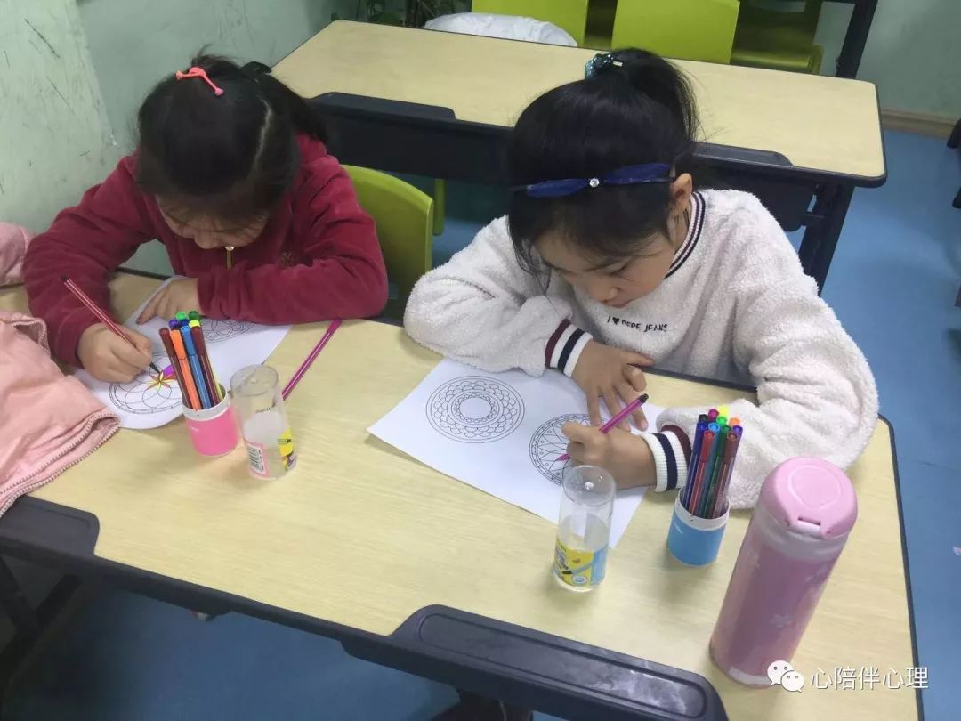 曼陀罗绘画疗愈,艺术疗愈曼陀罗图画简单版