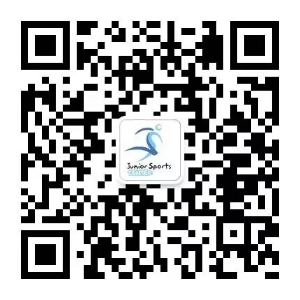 在边线背身接球技巧足球,足球教练场边秀球技巧