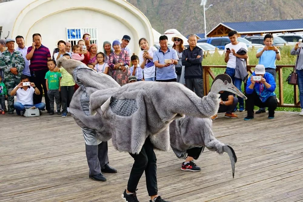 【丝路名城甜美哈密】憨态可掬、亦庄亦谐的“熊舞”，快来为这项哈萨克族民间舞蹈点赞吧！