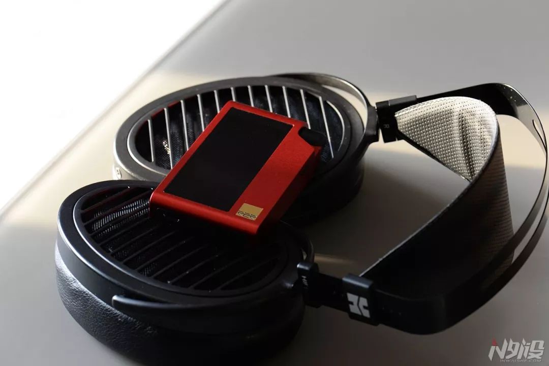 红潮！HIFIMAN红太子R2R2000TM音乐*放播**器体验
