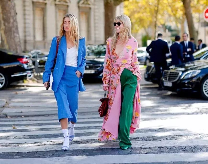 为什么全世界女明星都在穿这件白T？永不发黄，显瘦十斤，国际一线大牌*用御**工厂出品的白T，谁见谁动心！