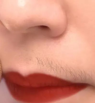 姑娘我看你印堂发黑下一句,姑娘我看你印堂发黑下一句是什么