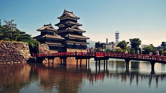 文艺中年的开店指南：小、可、爱