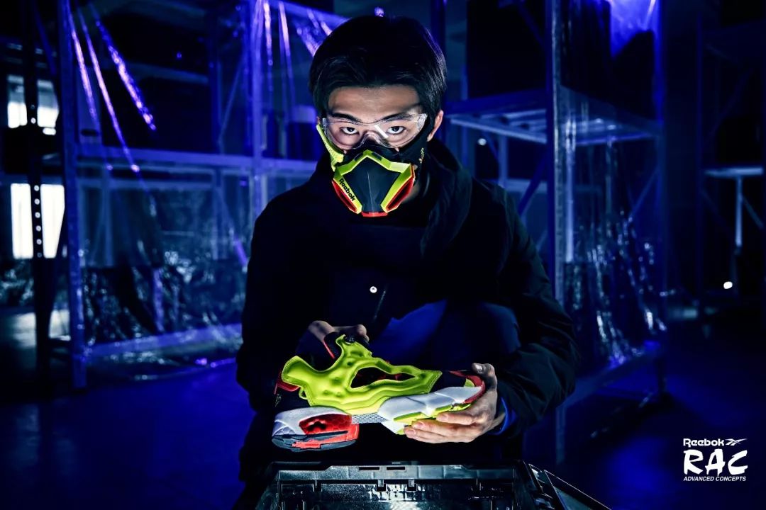 权志龙联名鞋带,成龙和权志龙同时上脚