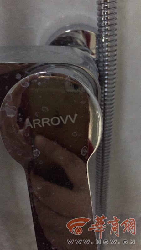 装修发现地砖是贴牌业主该怎么办,装修过程中业主变更主材品牌