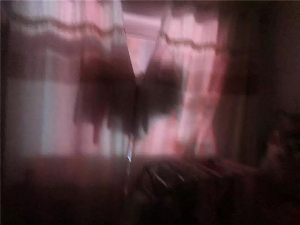 晃“瞎眼”！长春开工胡同商铺牌匾太亮，网友称影响晚上休息，你怎么看？