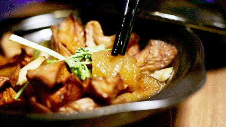 4折从四川吃到广东！我左手拿麦，右手啤酒，在这个“千面餐厅”里嗨到凌晨？