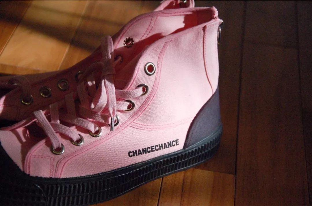 匡威川久保玲联名鞋哪款好看,川久保玲匡威联名小白鞋搭配