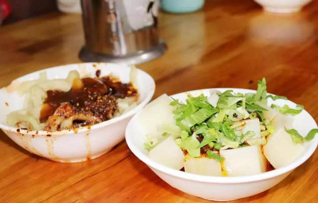 在成都，火锅第二，串串第三