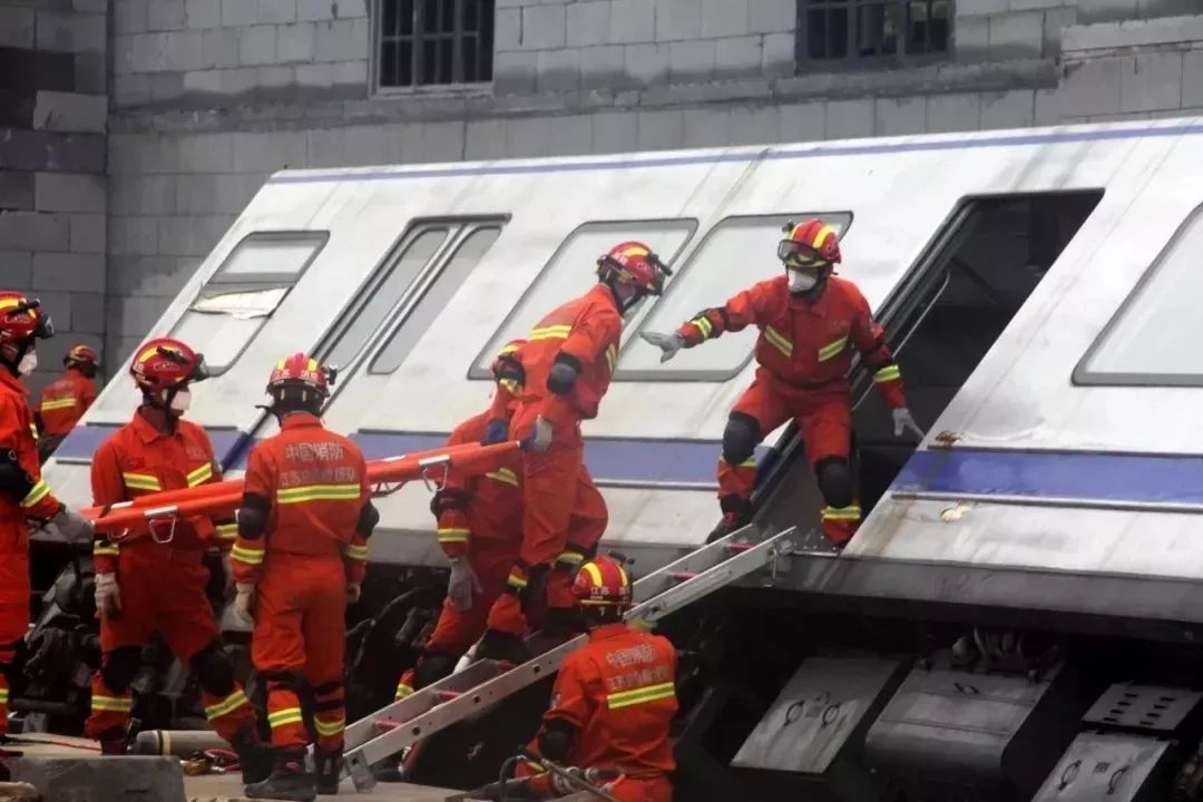 致敬最美逆行者为英雄点赞,致敬最美逆行者传递好声音