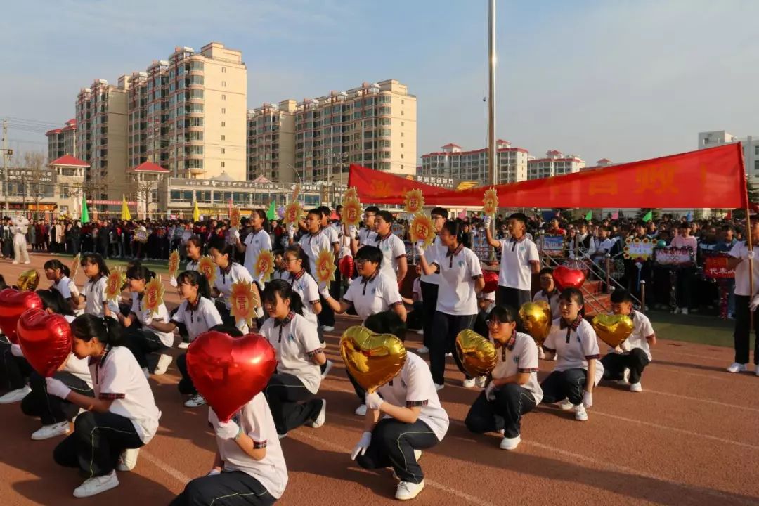 定格精彩瞬间彰显体育精神,丹棱中学60届田径运动会精彩瞬间