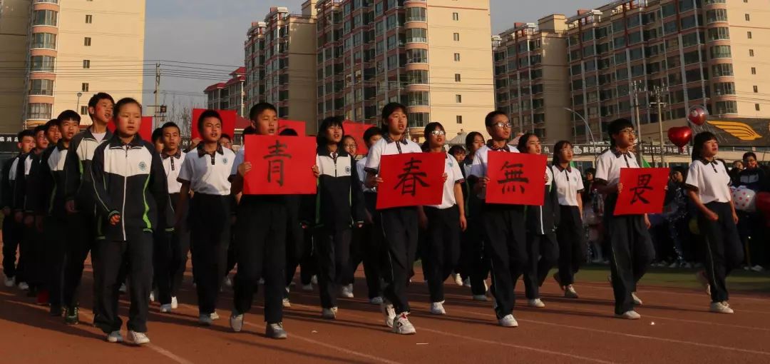 定格精彩瞬间彰显体育精神,丹棱中学60届田径运动会精彩瞬间