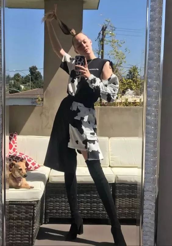 豹纹OUT，下一个C位印花轮到奶牛纹上场！