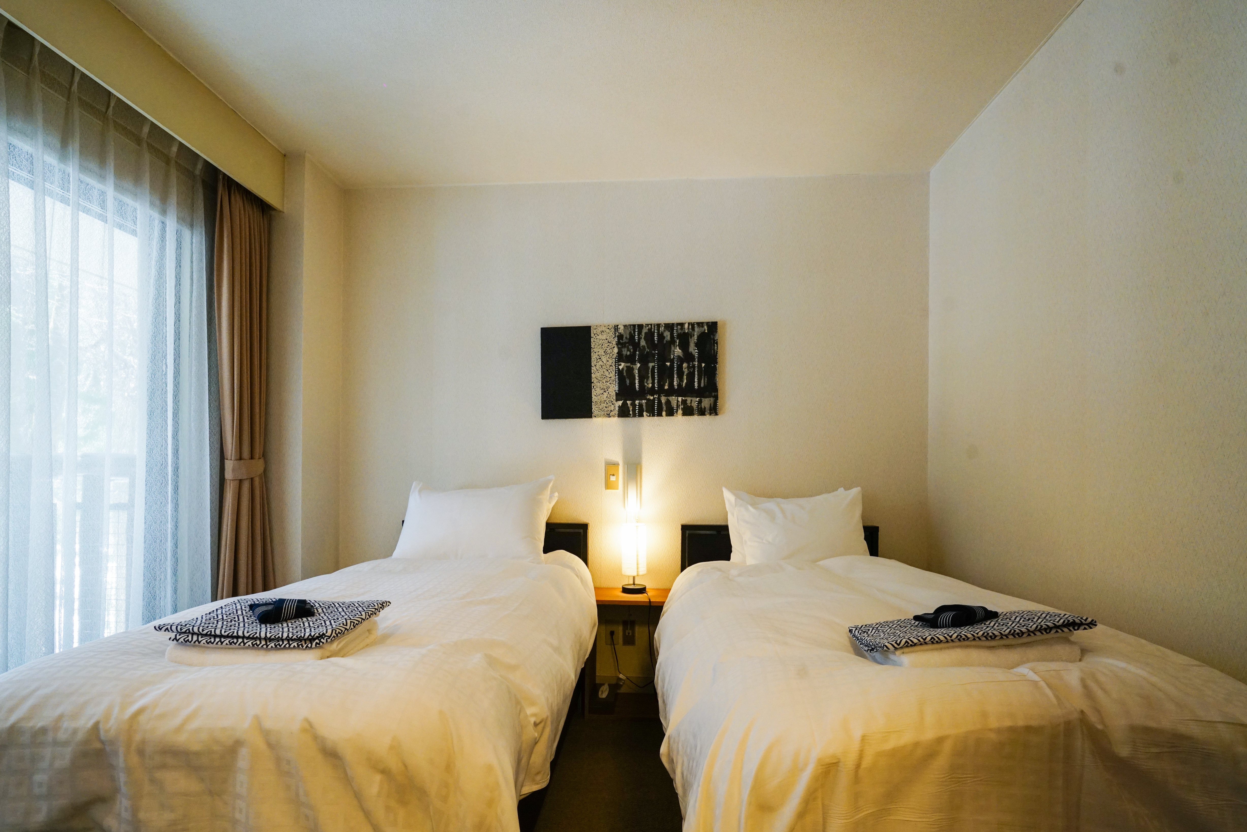 乳胶漆和壁纸哪个更耐用,乳胶漆和壁纸哪个操作更容易