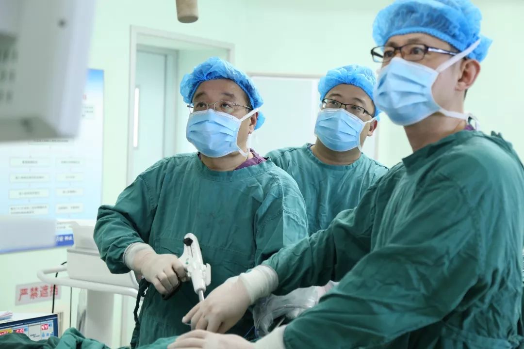 胸腹联合腔镜食管癌根治术流程,充气式纵隔镜食管癌根治术步骤