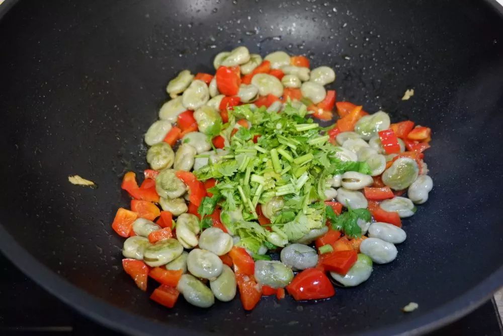 嫩蚕豆不带壳怎么吃,嫩蚕豆什么时候吃