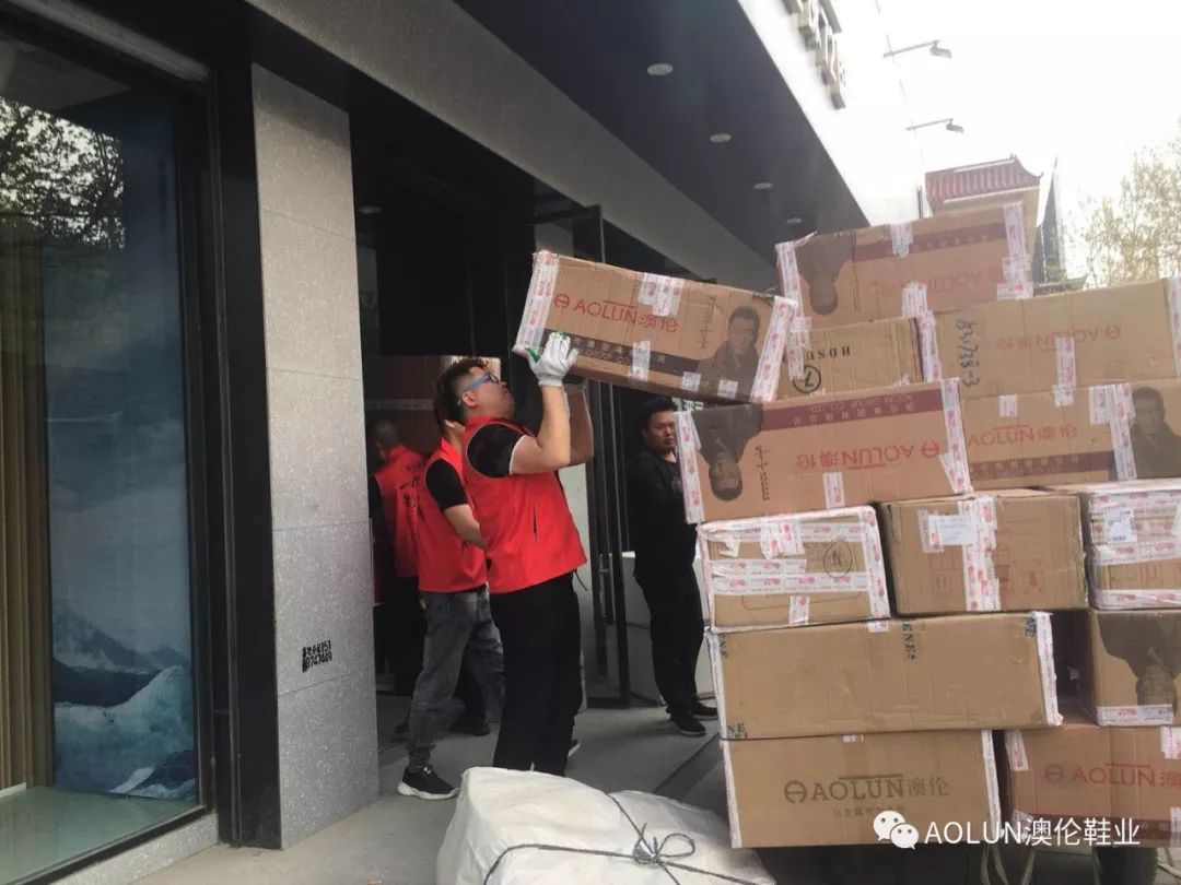 这家鞋店,这家鞋店人气超旺