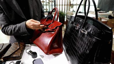 温州青年辞职洗包一眼看出正品A货海关都服了！