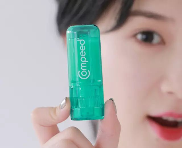 每个女生脚后跟都有个疤,每个女人的背后都有一部辛酸史