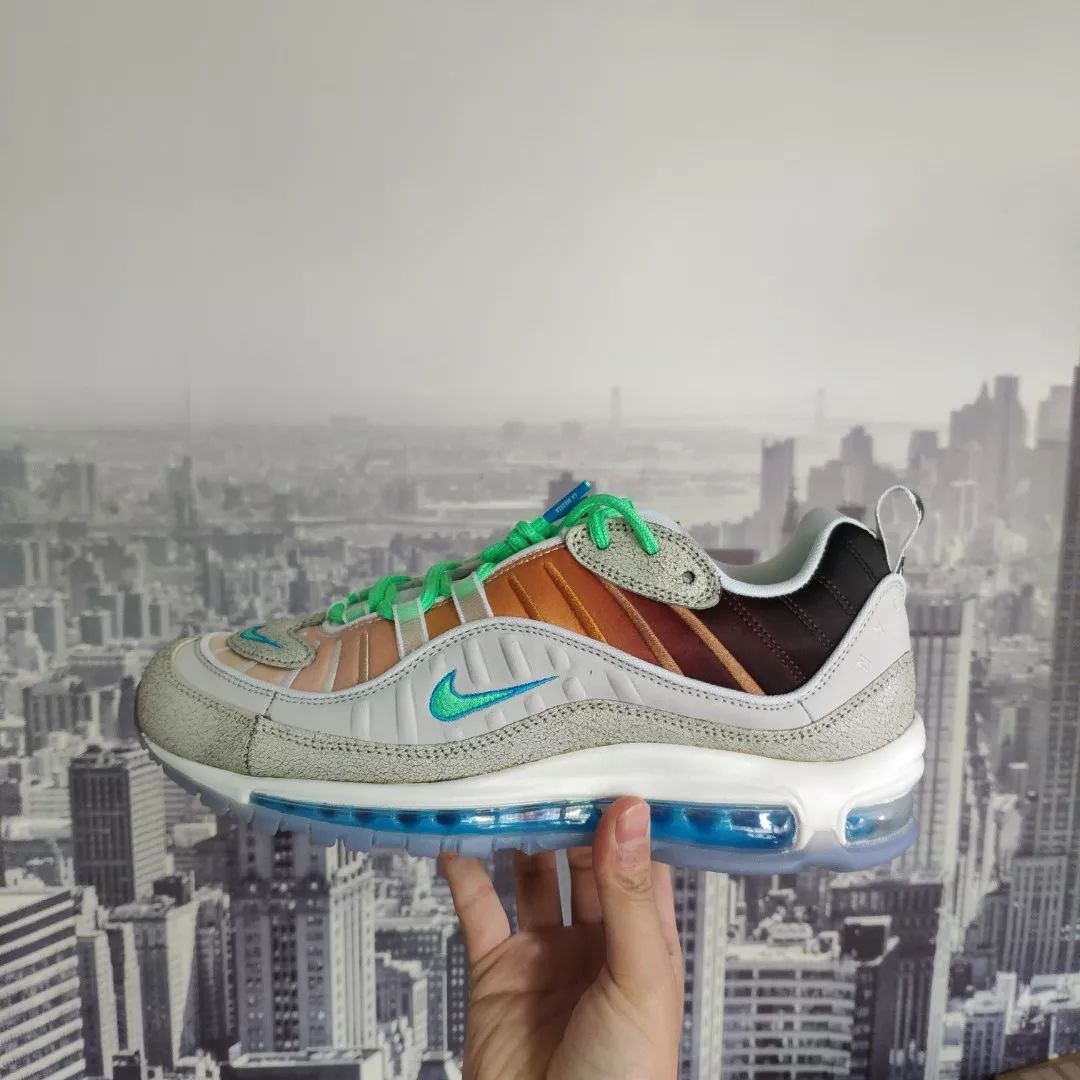 nike鞋子街拍视频,nike空军联名黑白款